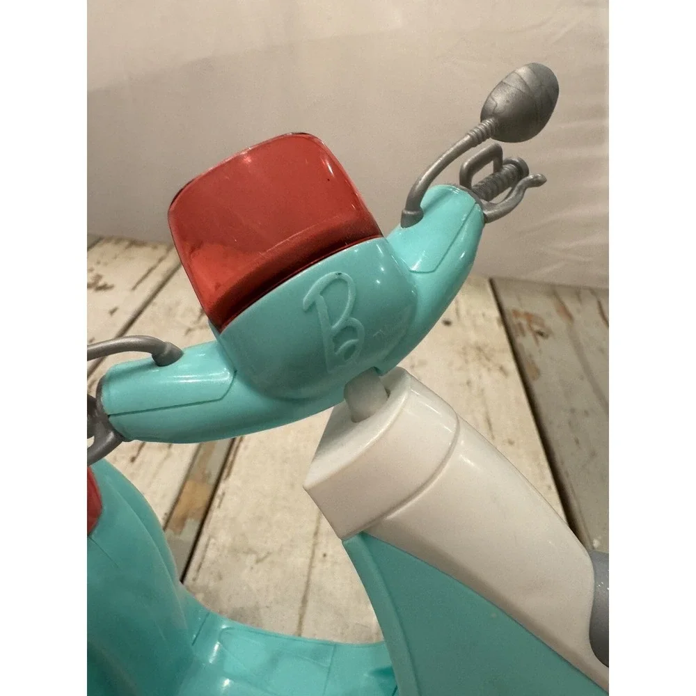 Mattel Barbie MALIBU AVE GLAM SCOOTER 2011 Pink Green Toy No Lid On Cargo Case